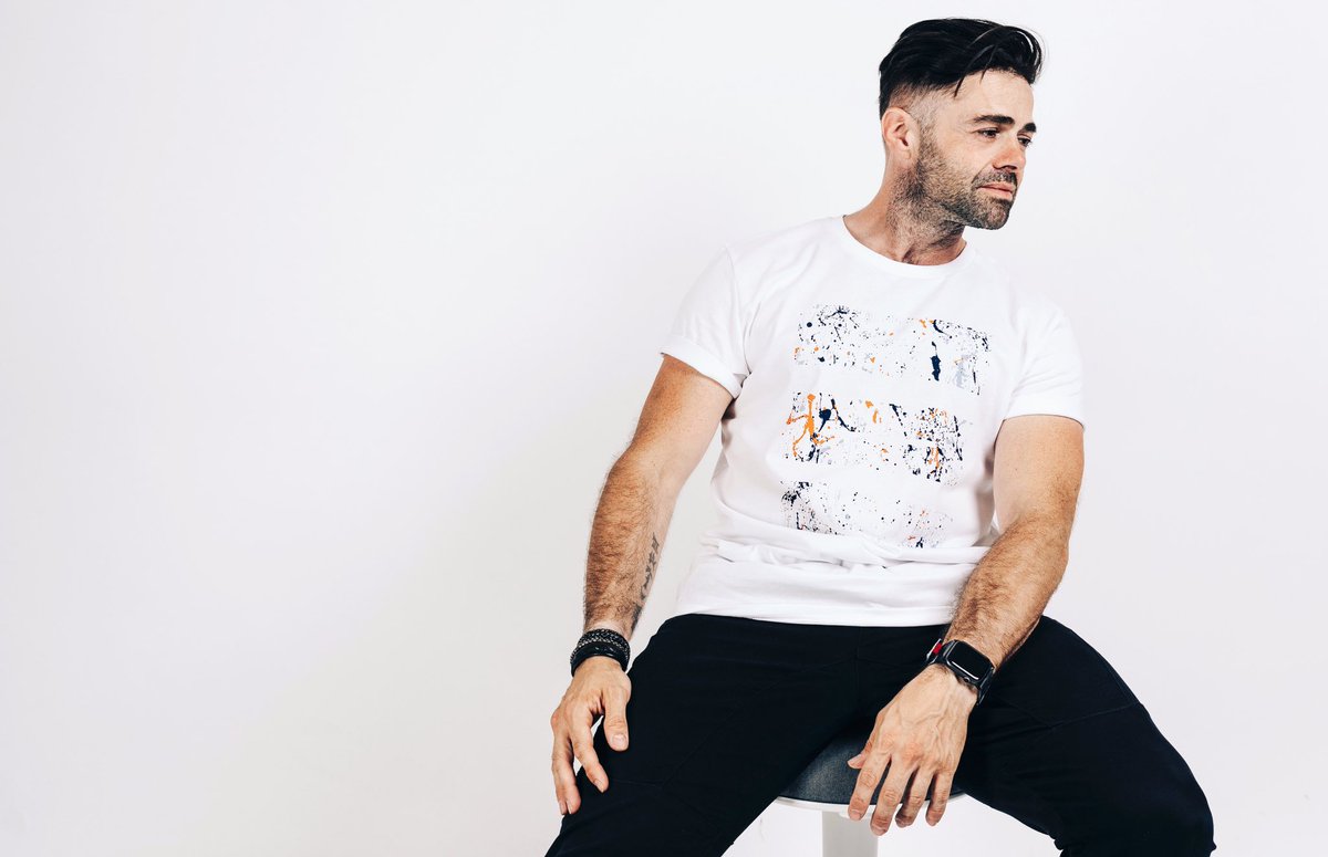 Ashur_Stanley's tweet photo. Loving my new βBlocked Out Dazeβ tee by @MrShaw75
Photo by @derbyphotos (Obviously)
#fashion #mrshaw75 #avitmedia #letsavit #lifestyleblogger #lifestyle #model #pose #tee #tshirt #style #fitnessuk #gym #gymlife #photography #filmphotography #stylish #design #abstract https://t.co/sggR1jdNVI