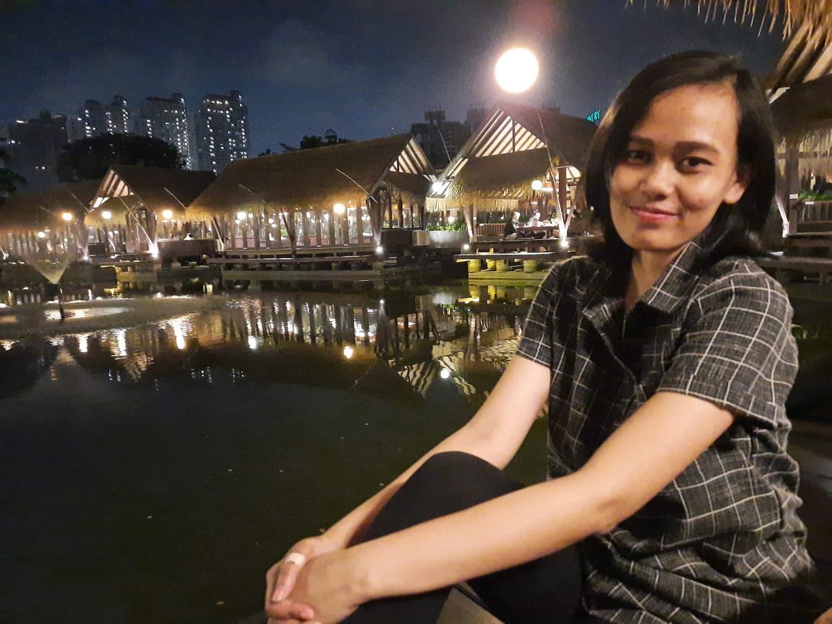 Happy sunday, meskipun banyak luka, coba tetap tersenyum 🙂