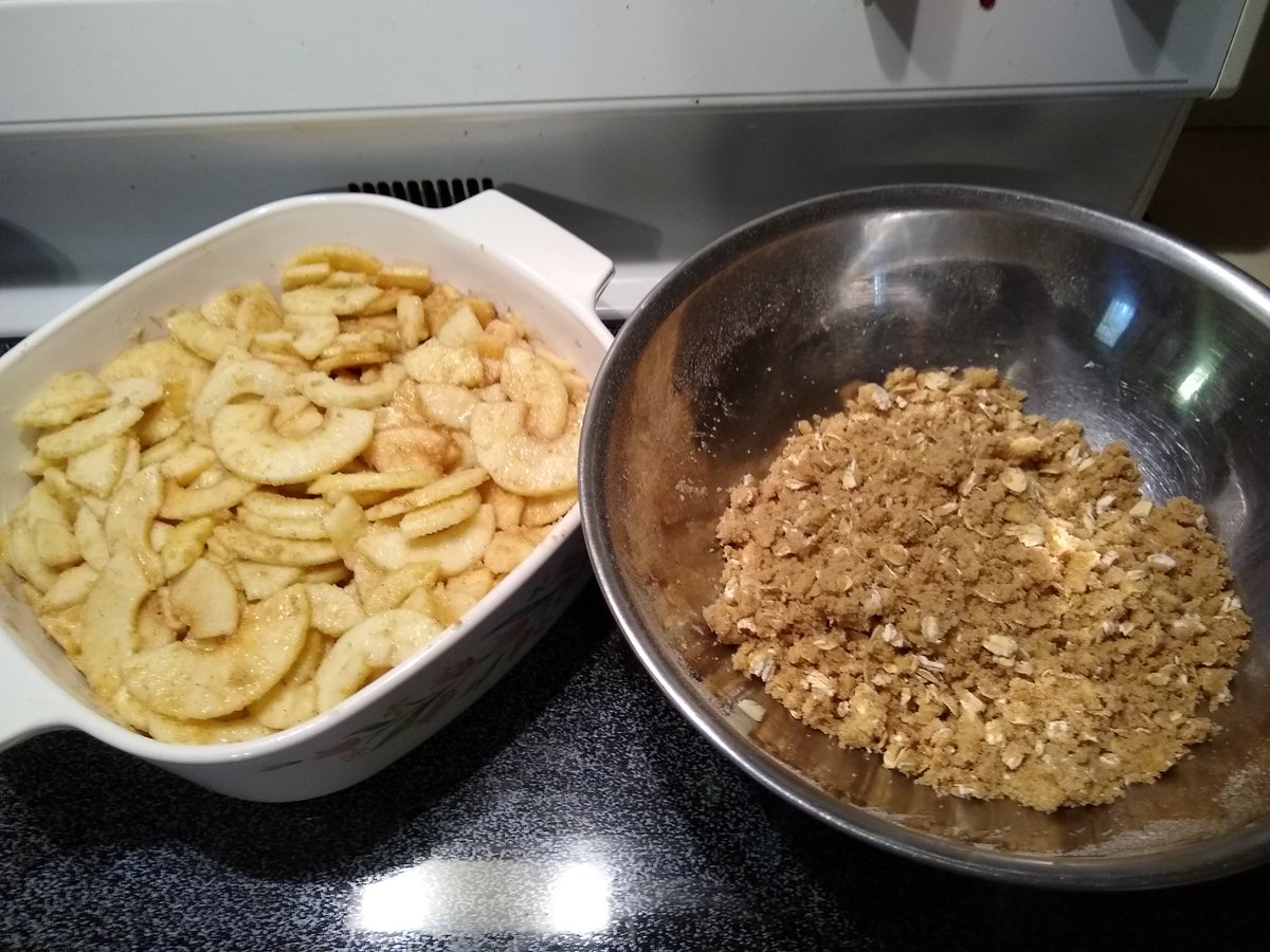 mmmadcccow's tweet photo. Next. Apple crisp almost ready for the oven. #wildapples https://t.co/HYDEfDMzGb