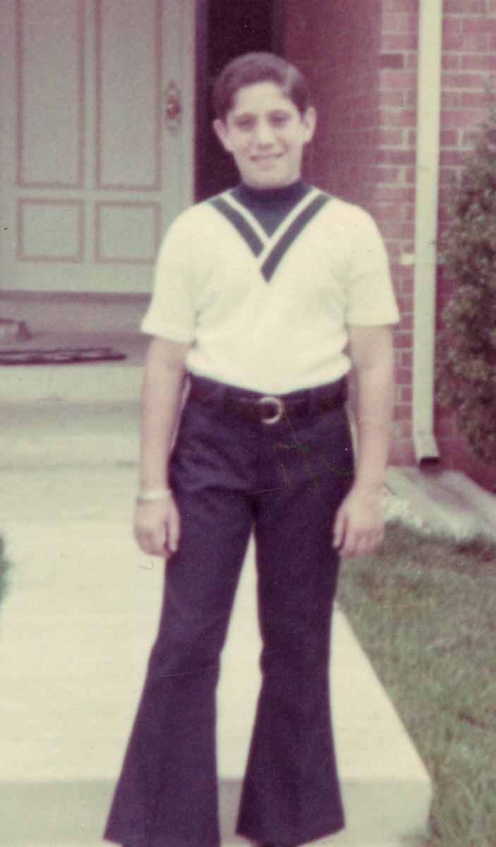 podcast_soft's tweet photo. @AMBROSIABAND @ad_quig @ekgundy @ajlatrace @in_yacht Good point. I couldn't have pulled them off, even back then. Here's how I showed my 70s fashion....... https://t.co/UPUVAmWUtB