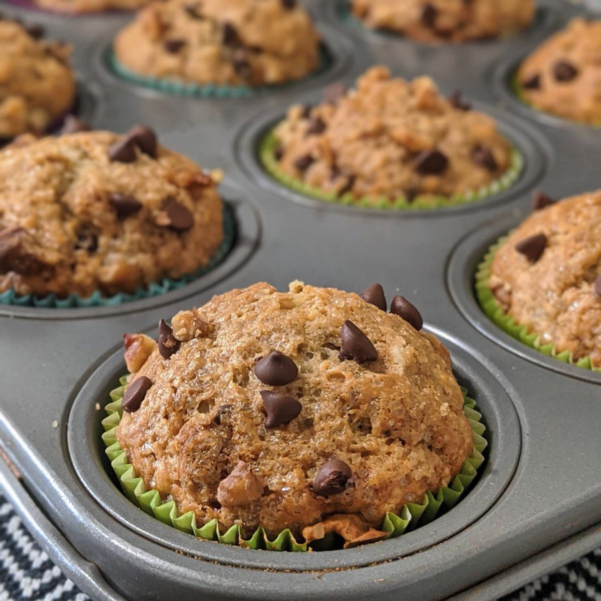 InfinitePantry's tweet photo. BANANA WALNUT CHOCOLATE CHIP MUFFINS🍌 Happy Weekend! We've really been perfecting this recipe throughout quarantine! This time added @enjoylifefoods #vegan chocolate chips! #veganbaking https://t.co/o7ove01gLE