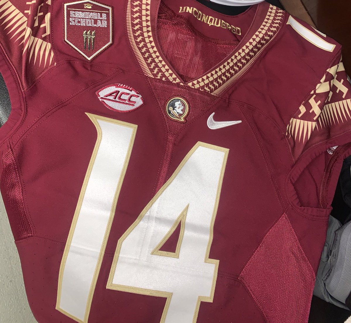 TaReefKnockOut's tweet photo. FSU still wearing them same jersey template that Clemson had in 2016 donβt sit well with me π https://t.co/VGcj8jDrqc