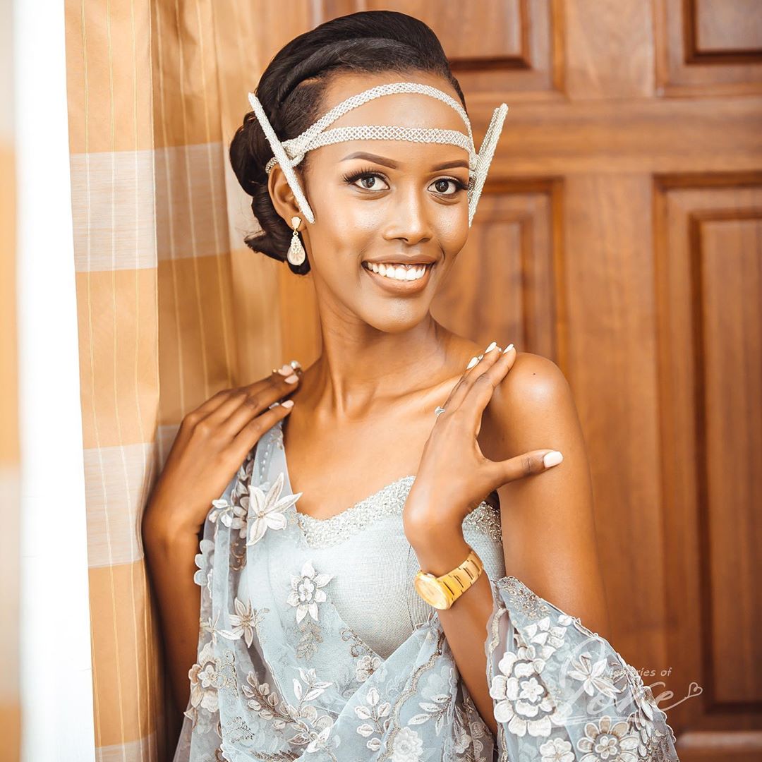 RwandanWedding's tweet photo. There is something magical about becoming a bride. π. @RwandanWedding.
The Bride: @t3taa_grc in her Gusaba π
Photography @PhotogenixRw
#rwbride #rwandanwedding #rwmoments
#traditionalwedding #weddings #bride https://t.co/t8WafeaSU2