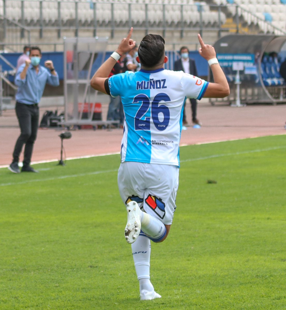 ClubAntofagasta's tweet photo. Una dedicatoria muy especial y un gol que nos da momentáneamente el triunfo en el #CyB 🙌🏻💙
¡Gigante, Carlitos!
#CDA #VamosCDA #CDAAUDAX #JuntosHaremosHistoria https://t.co/PZ9Lo46VuI