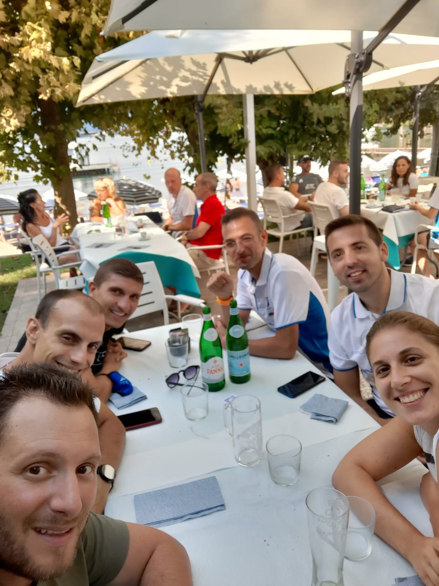 NaviglioTeam's tweet photo. Si riparte tutti insieme...onda blu @NaviglioTeam #sugar @amoamicidimarco #grangruppo #running #arena #tuttiallago https://t.co/KeU1h39CEO