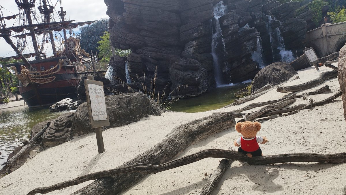 Jedi_Charles000's tweet photo. Share with you her Duffy's costume & photos in the park with her permission
#nomagicwithoutmasks
Cc @DisneylandParis #DuffyloveParis
Please follow her on Instagram
https://t.co/yAemPFY8SD https://t.co/o9N6SKP5m7