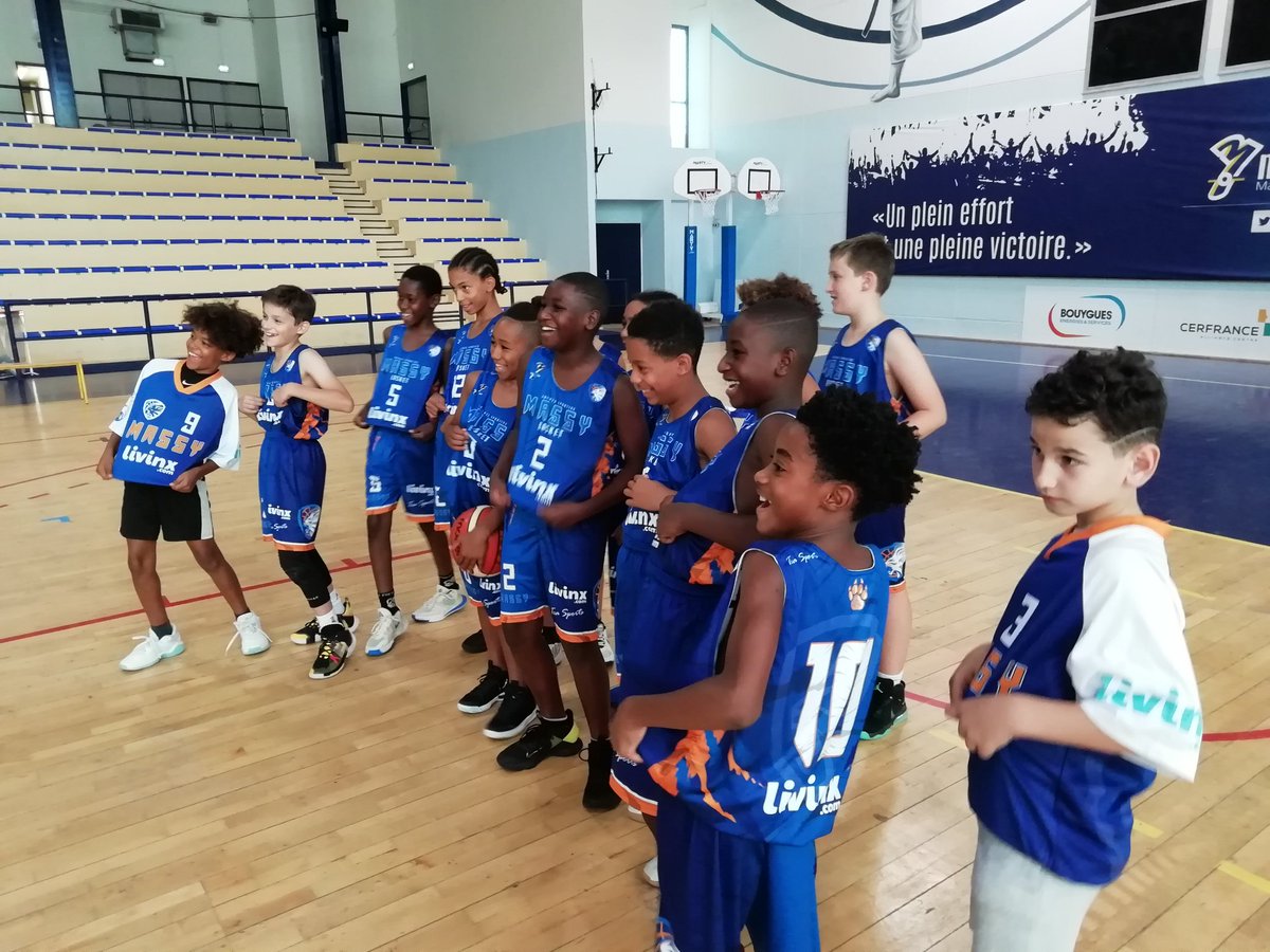 MassyBasket's tweet photo. Merci à #Livinx partenaire maillot #u13 #Massy #retouraujeu https://t.co/fO7hkIP7u2