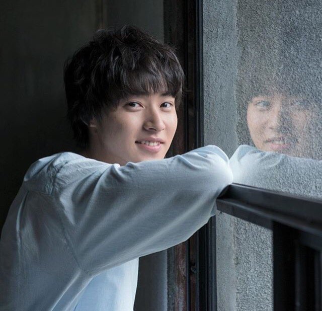 yamazaki_kento's tweet photo. 今日はお誕生日なので戻ってまいりました…

相変わらずキラキラと輝いていますね、本当に素敵な人です
もう一生こんなに応援したいと思える俳優さんには出会えないと思います
私の中では永遠に最高です

変わらずそこにいてくれてありがとう
いつまでも大好きです

#山﨑賢人誕生祭2020 
#山﨑賢人 https://t.co/ywkPShmfXR