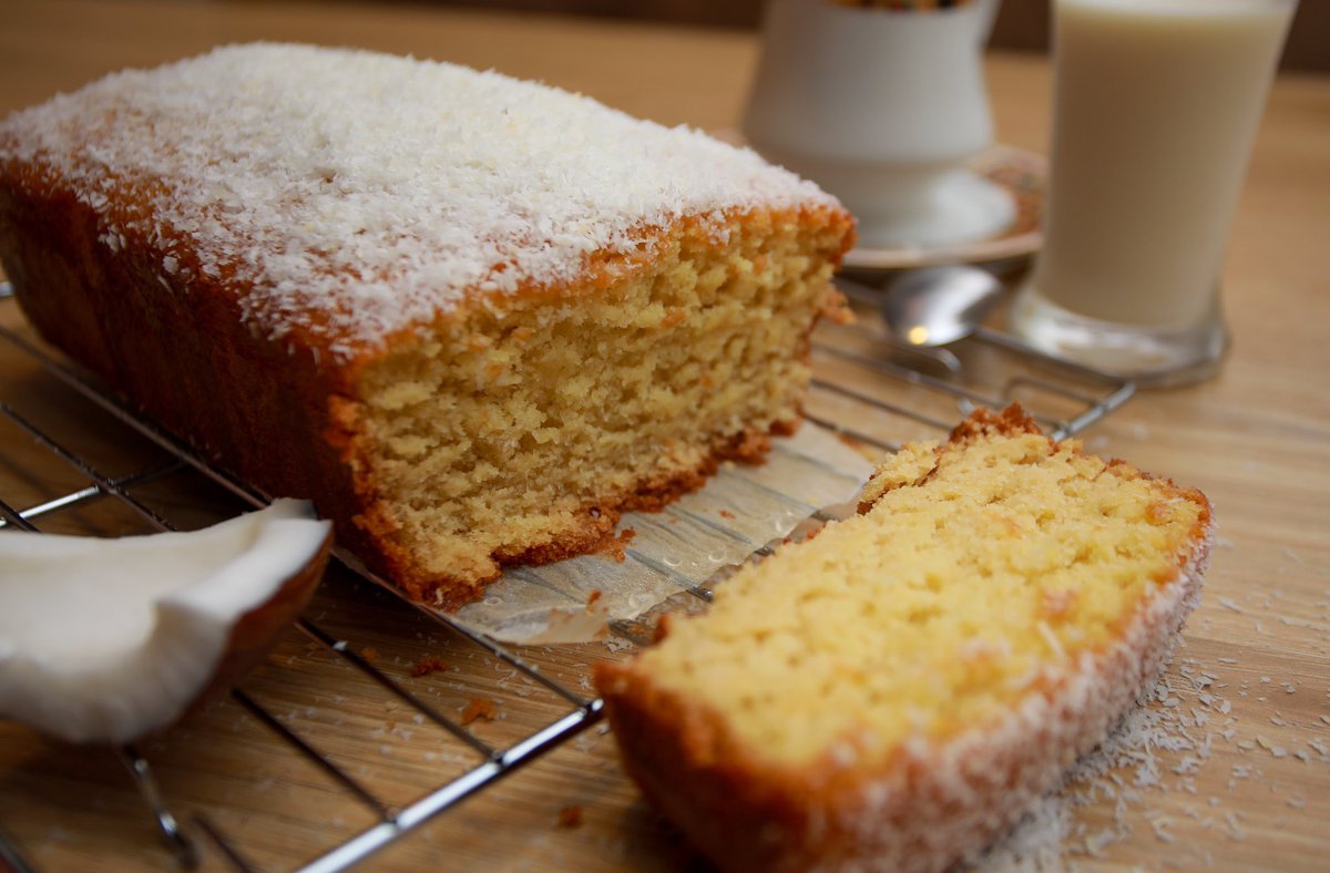 theapriltaurus's tweet photo. Soft,fluffy and moist all in one is this super yummy coconut loaf cake 😍 trust me you need this! Order for one now and I guarantee you’ll keep coming back for more🥥🥥🥥#coconutloaf #coconutcake #abujabaker #abujacakes #theapriltaurus #apriltaurus https://t.co/fFVMbO56Tg