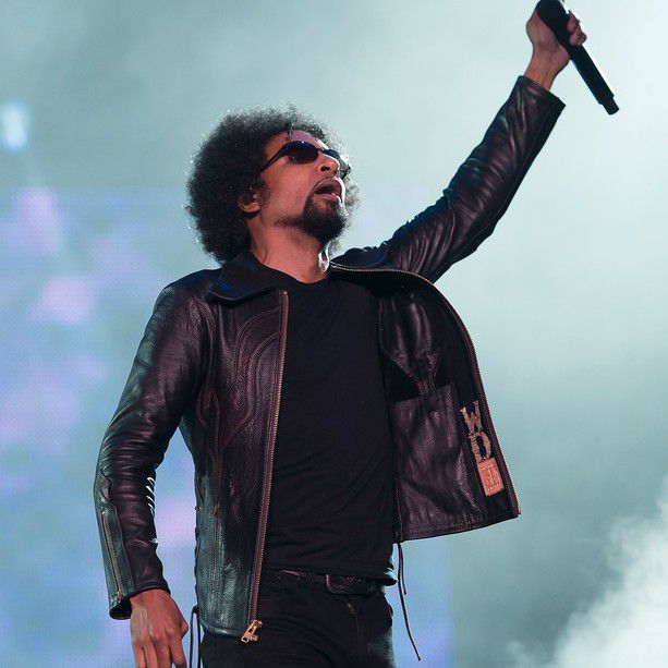 aliceinchainscl's tweet photo. Happy Birthday / Feliz Cumpleaños 53 @WilliamDuvall !!
Deseamos muchas felicidades a nuestro querido cantante, guitarrista y compositor! Muchas gracias por tu arte!!!
🎊✨🎈🎂
#WilliamDuVall #AliceinChains #ComesWithTheFall #giraffetongueorchestra #Madfly #NoWalls #NeonChrist https://t.co/iEQKPvwknr