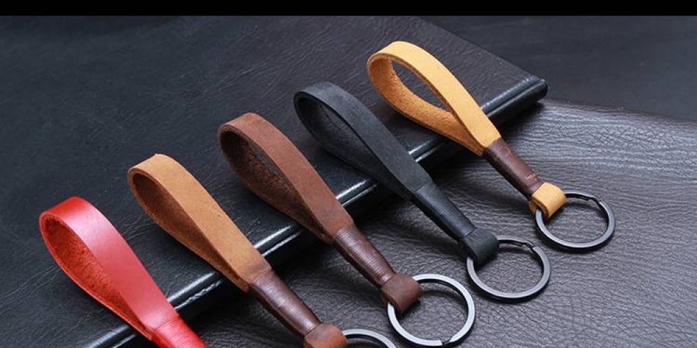 AmazingTravelA1's tweet image. #chargingbackpack Elegant Cowhide Men’s Keychain