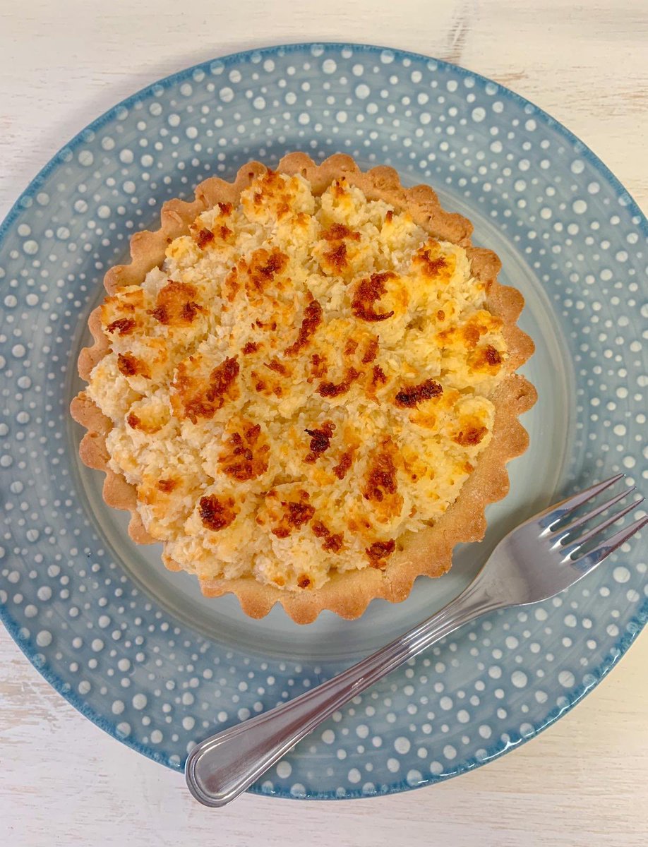 Tarta de coco y dulce de leche 

recetasargentinas.net/tarta-de-coco-…