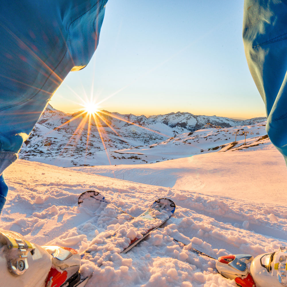 skisolutions's tweet photo. The best way to see off the week.... #sunsetski ⛷️ https://t.co/gLbXSGO9p5
