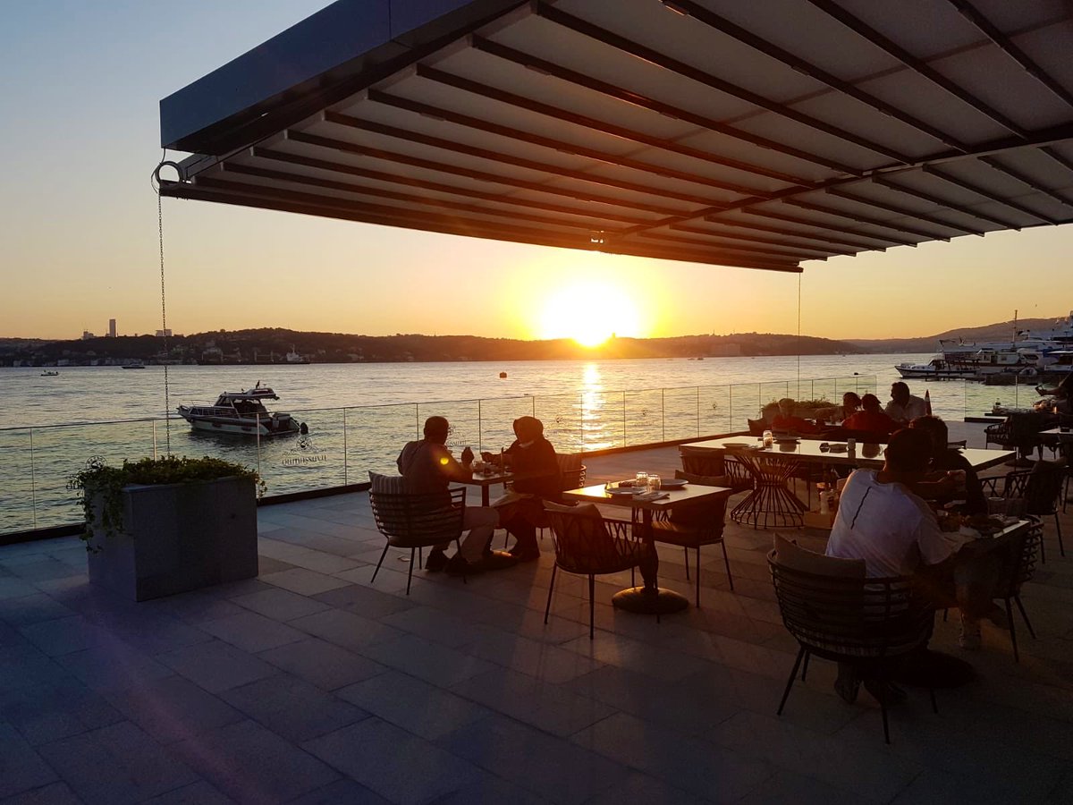 Gün batımını izlemek, denizi ve kafayı dinlemek... 

Burası Beykoz, bizde böyle akşamlar:) 

#beykozçokgüzel