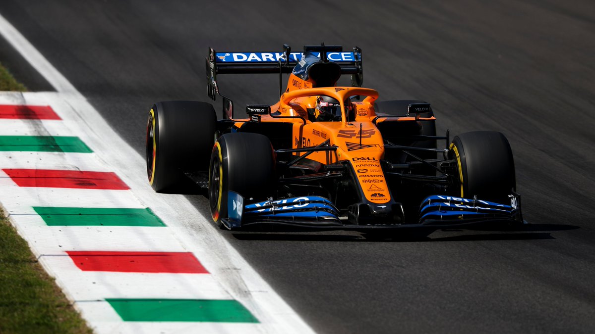 Carlos Sainz queda segundo, a cuatro décimas de Pierre Gasly, que consigue la primera victoria de su carrera en Monza.

La bandera roja fue la protagonista, dejando a los Mercedes fuera del podio, Bottas 5º y Halminton 7º.

Los Ferrari fuera de la carrera, Stroll fue tercero.