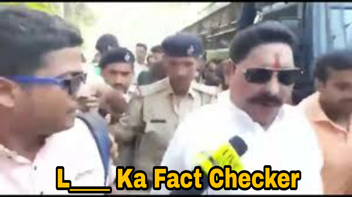 Rasode ka Factchecker  @zoo_bear run page shared fake news of EVMs being stolen.They had to give credit to  @facthunt_in for Fact Checking them. Lol!