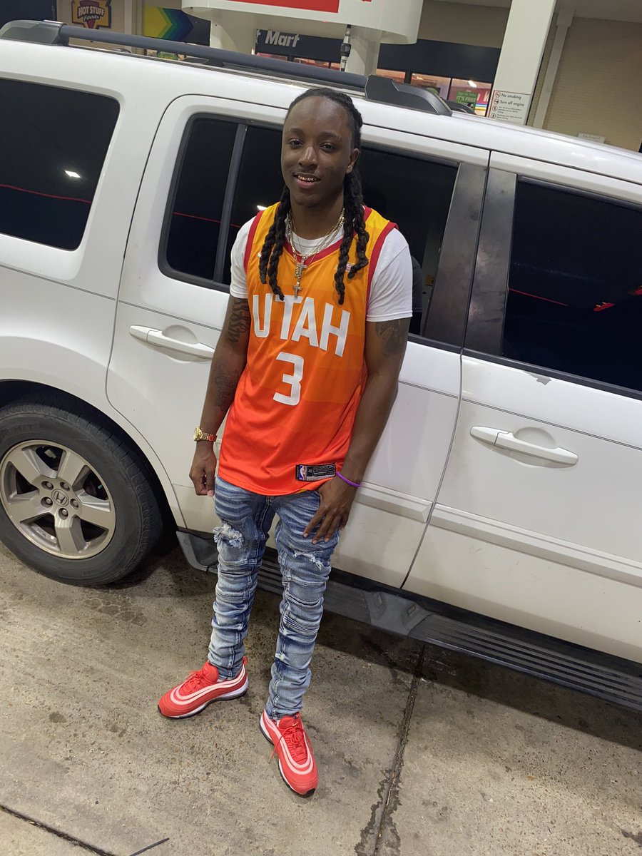 TaePresents's tweet image. At this Point ima living Legend🎬 better hang 🆙 every Mic Tht I speak into☄️‼️ #TaePresents #FirstShowBack