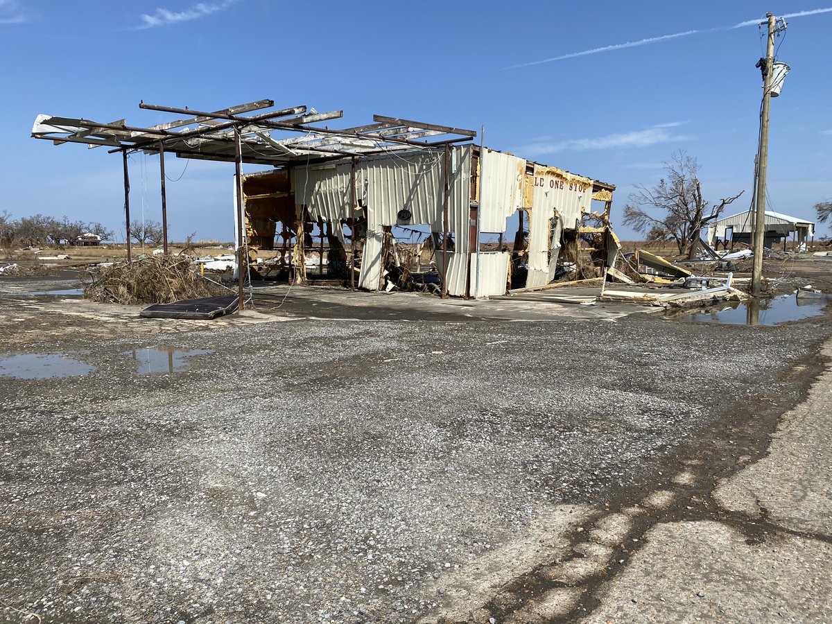 RenardSports's tweet photo. Heartbreaking. 

This is the intersection of Hwy 27/82 in Cameron. 

There were multiple businesses here like T-Boys, the Bayou Fuel Shop and the Kountry Store. https://t.co/I32ejgxBAV