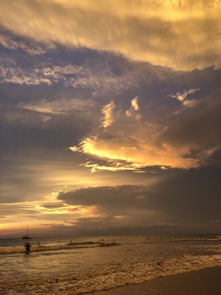 rorroechavez's tweet photo. Les comparto el atardecer de ayer en Mazatlán: https://t.co/VWM9T0e3Hg