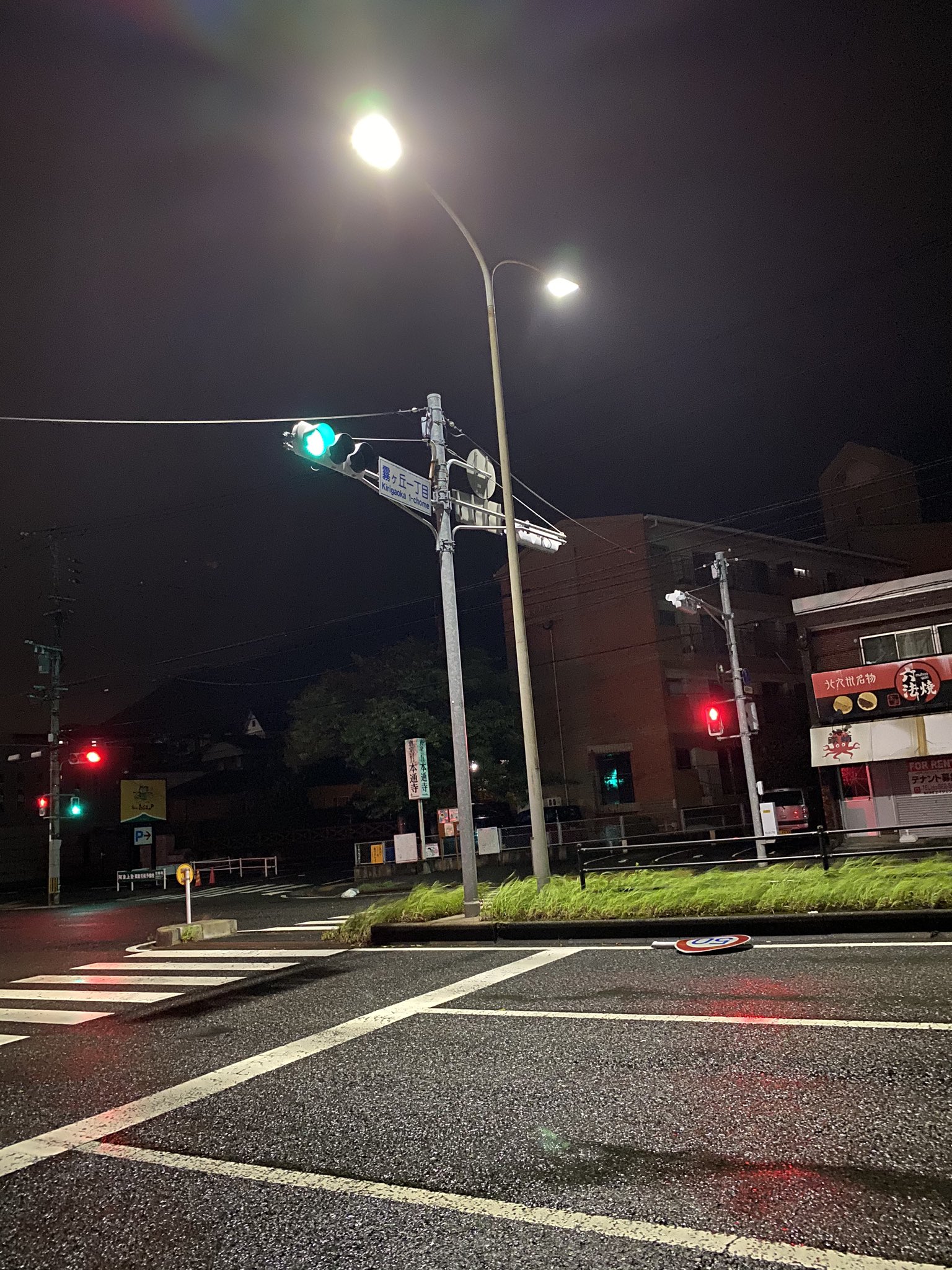 台風10号の被害で福岡市内の標識が取れている画像