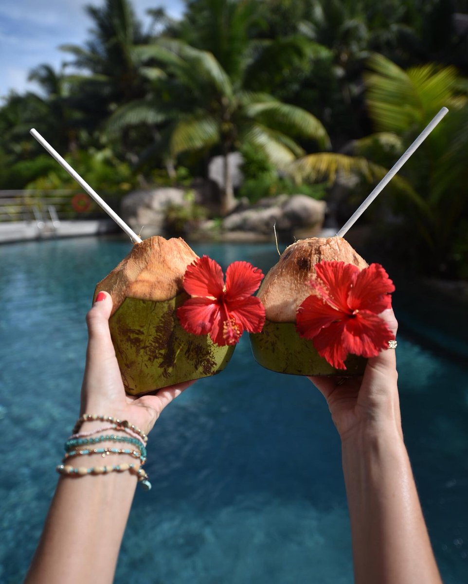 izkizapp's tweet photo. Before / After Edited with izkiz app 🥥 Loco for the Coco in #Seychelles https://t.co/GwH1dTZ48K