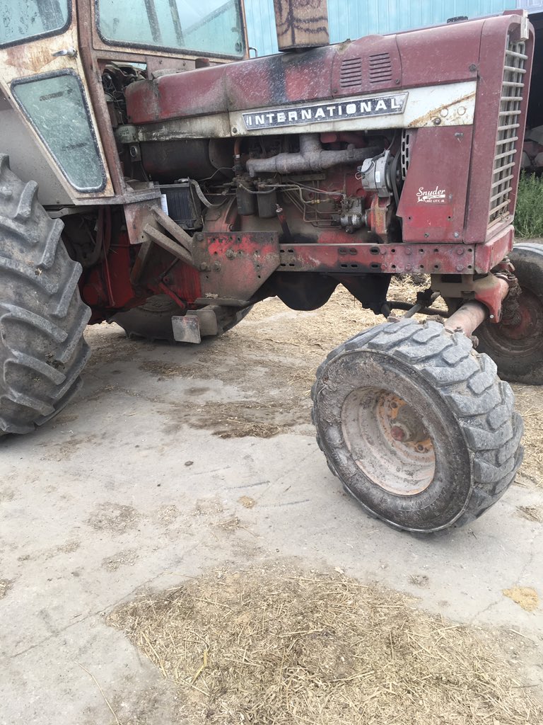 Flat tire on one skid loader. The spare is on the other loader. The tire for the other loader is on the 856. The tire that belongs on the 856 is on the 1086. There is a new tire for 1086. Can you run a 4-rib tire on a loader?