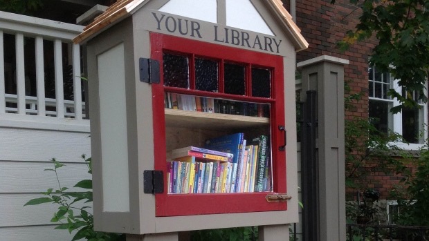 The one thing I love about Toronto is how so many houses have these mini free libraries outside where essentially you can put in books and take out books!! 

This city has such a great reading culture. ❤️❤️