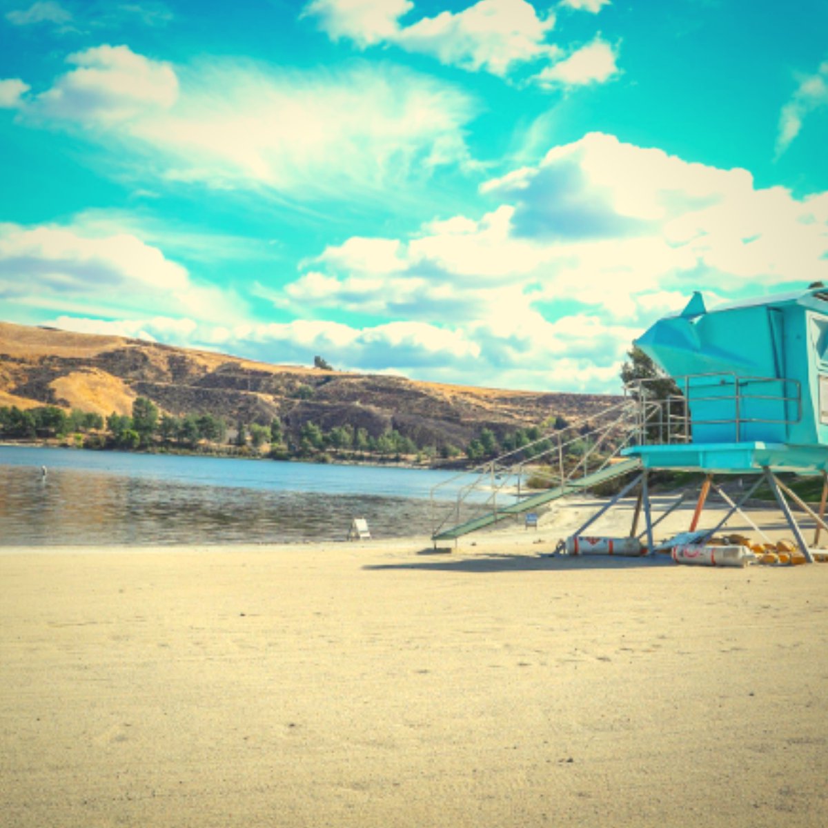 lacountyparks's tweet photo. Today’s the last day to visit our lake swim beaches at #Bonelli, #CastaicLake and #SantaFeDam. Open from 10am - 5pm. Face coverings required outside of water. Physical distancing required in and out of water. No water toys, tents, umbrellas, or sun shelters allowed. #SummerFun20 https://t.co/PsUPhXtoeM
