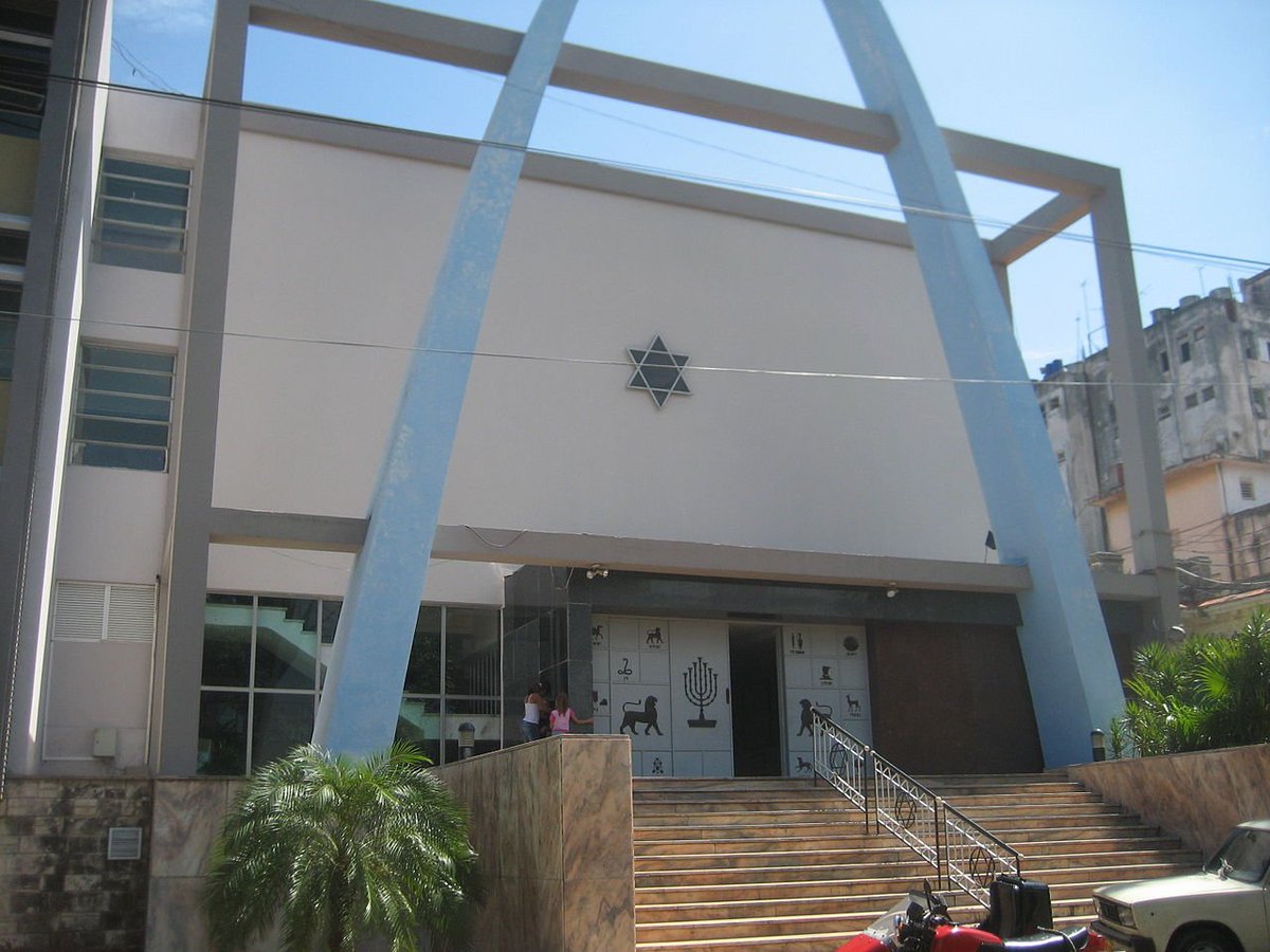 Beth Shalom Temple was built in 1952 in Havana.It is the main hub of the Jewish community in Cuba. In 1981, part of the building was bought by the state to set up the Bertolt Brecht Cultural Centre. Fidel Castro attended their Janucá celebrations.