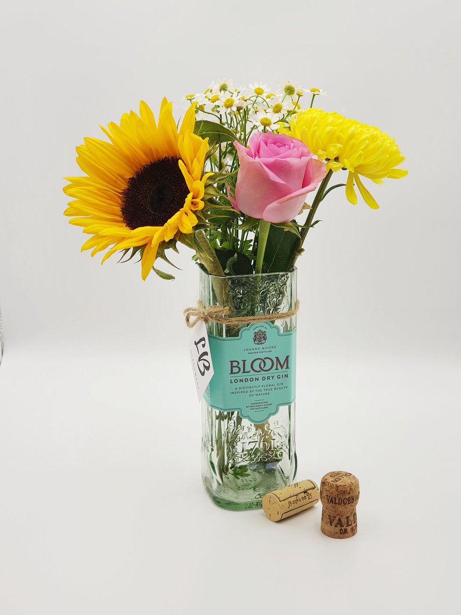 GlasswareLb's tweet photo. Hi @TheoPaphitis I handcraft  homewares from discarded glass and ceramic bottles creating unique, rustic pieces for the home. I'm never happier than when I discover an overflowing recycle bin! https://t.co/nUDYGZ1NxU https://t.co/KxHX5pWaYW