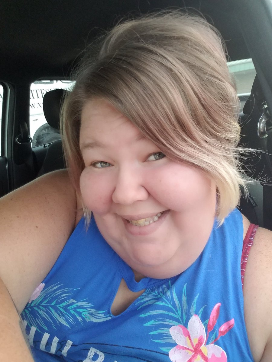 NaughtySassyGi2's tweet photo. Did a little bit of a hair change yesterday.... I love it!!!!! Hope everyone has a naughty sunday!!!! #feelinbeautiful #chubbyprincess @DorkusMaximus4 https://t.co/hfXAai48ET