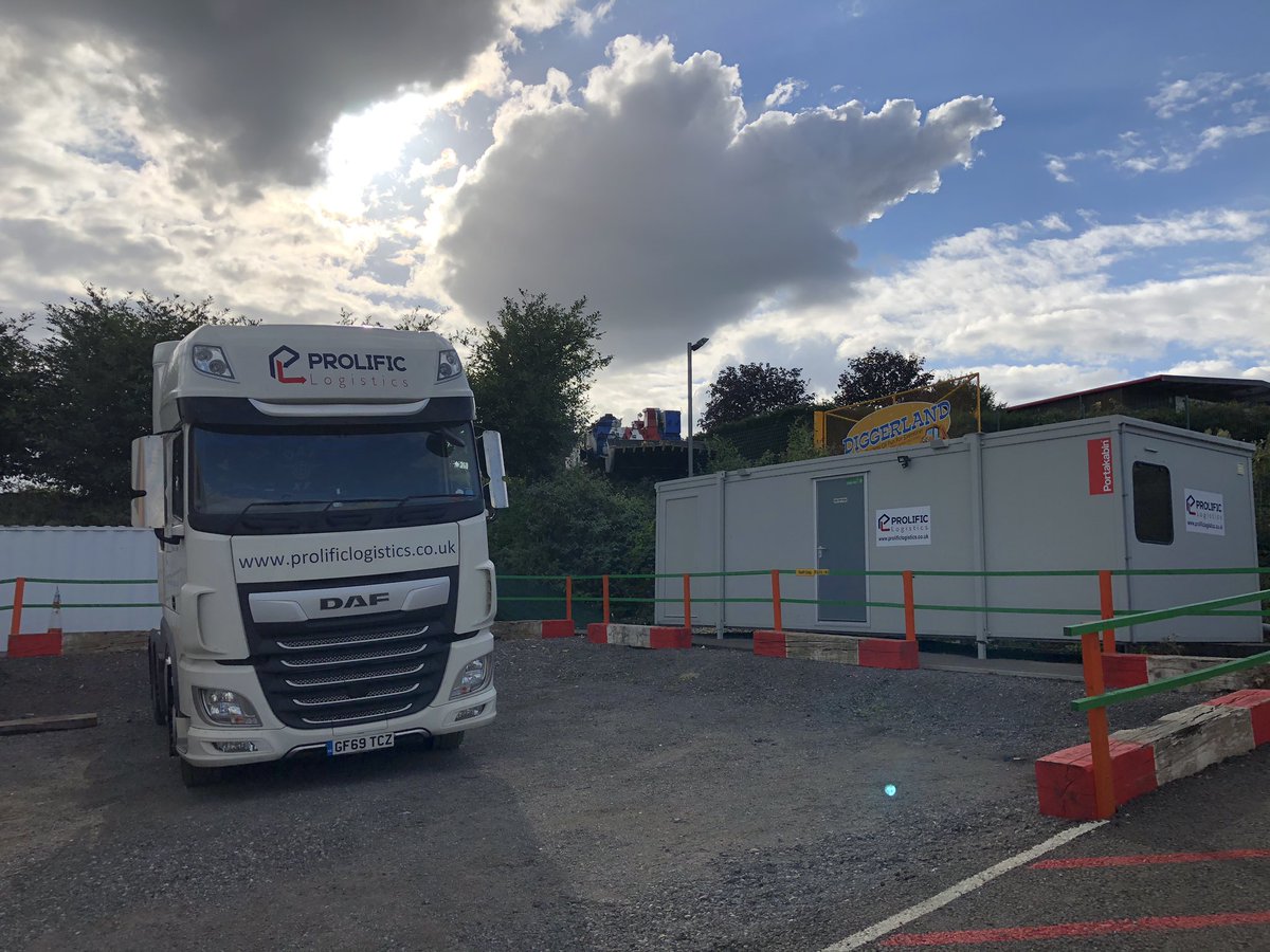 ProlificLogist1's tweet photo. Peace before it starts again in the morning #calmbeforethestorm #logistics #haulage #prolific #logistics #busybusybusy https://t.co/Grq9hIaUri