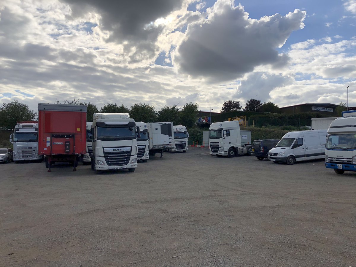ProlificLogist1's tweet photo. Peace before it starts again in the morning #calmbeforethestorm #logistics #haulage #prolific #logistics #busybusybusy https://t.co/Grq9hIaUri