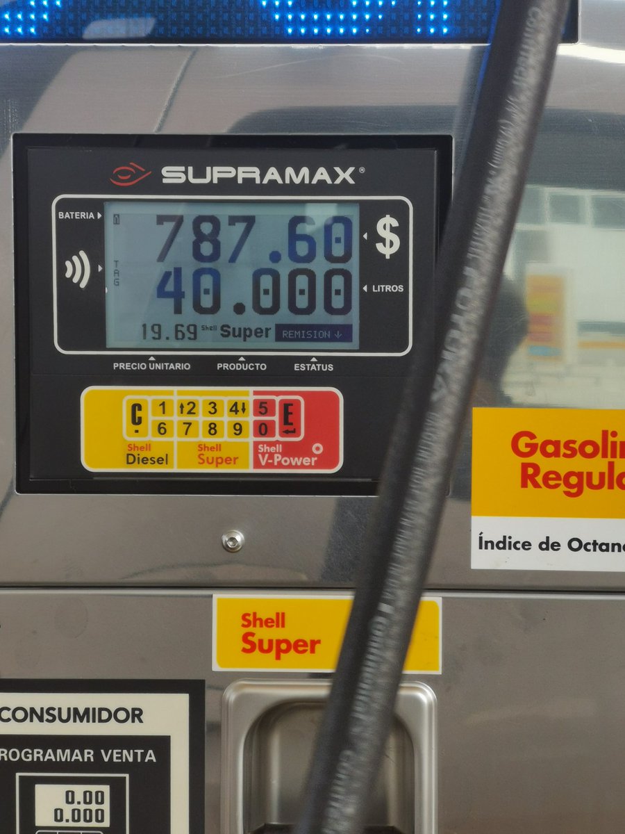teresavie85's tweet photo. Mira @bp_MEX aquí está la muestra que a la camioneta solo le cabe los 40 lts aquí en gasolineras @Shell #shellmexico conclusión están robando @AtencionProfeco https://t.co/EFhUf7J8Qi