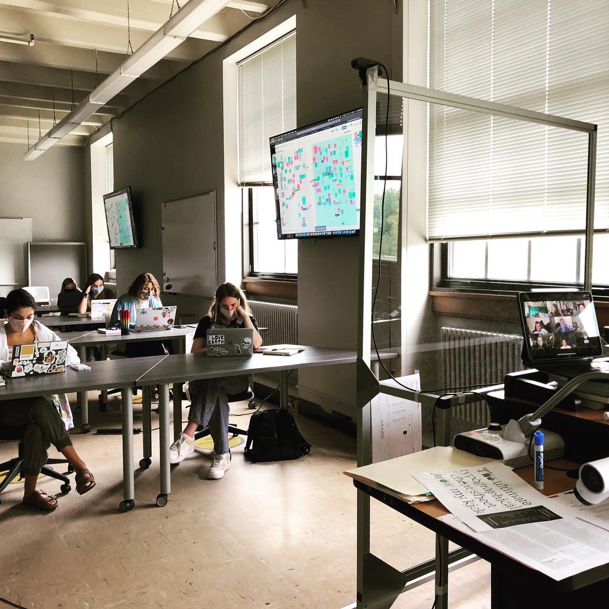 Purdue_UX's tweet photo. Living our best (socially-distanced) lives in #uxdstudio2!

#ux #uxeducation #designeducation #purdueux @CGT_Purdue @TechGoGlobal https://t.co/4frs8Bkv3E