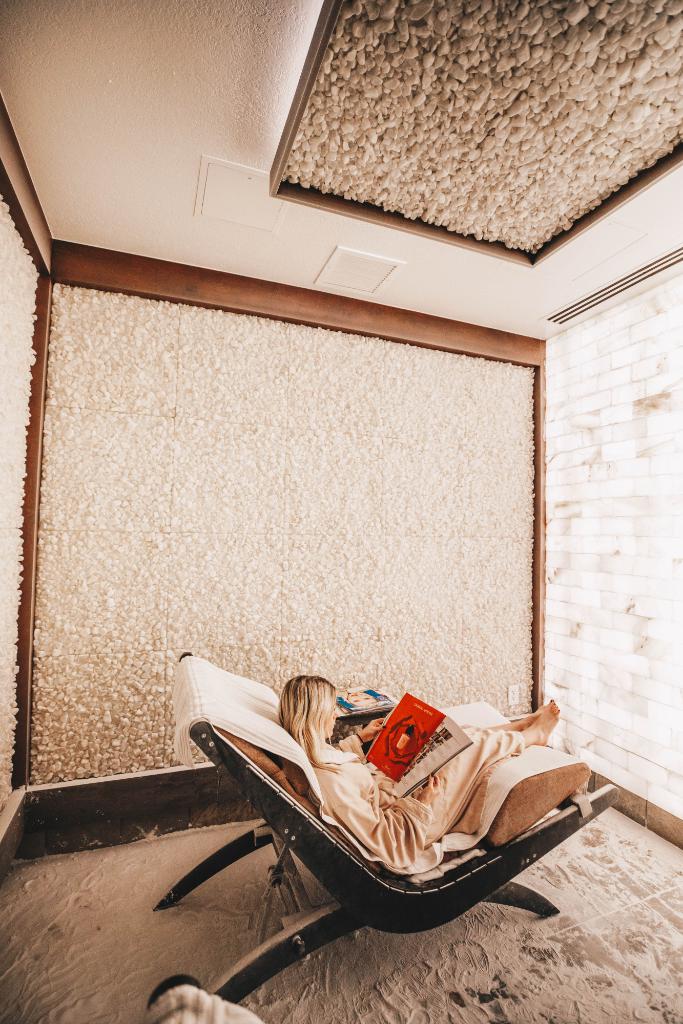 SpaAvania's tweet photo. Have you experienced our Himalayan Salt Room yet? Today and tomorrow are the final days to receive 25% off your treatment. Mention "Wellness Month" when booking your appointment! 🙌 https://t.co/7uycpbqEi0