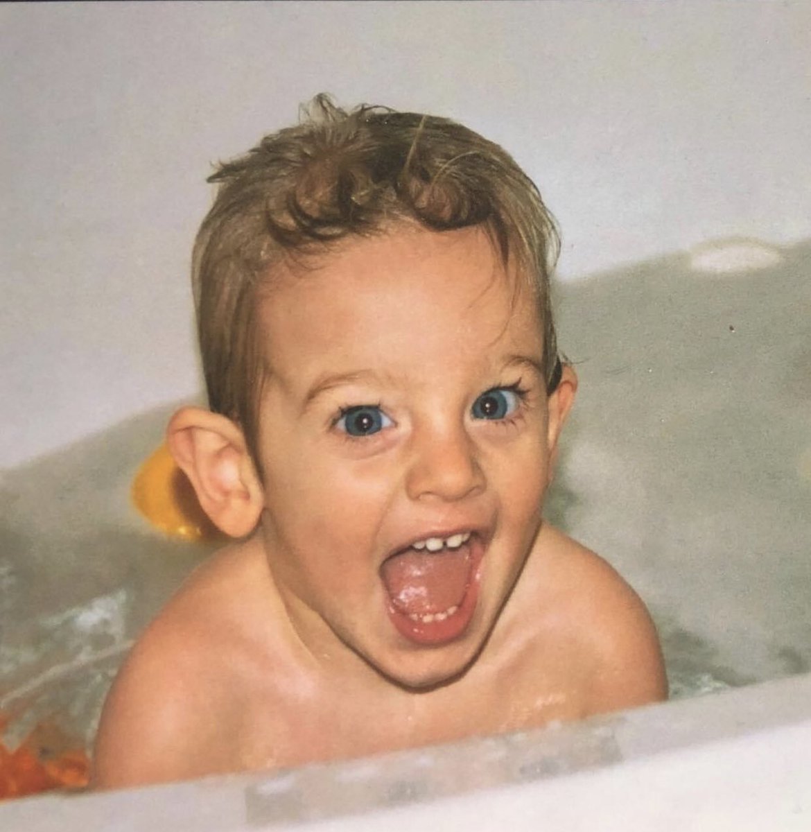 grazqb_sarah's tweet photo. Happy happy birthday to this guy! Love him! @notBenGraz ❤️🍻#21er https://t.co/F7UZCslms7