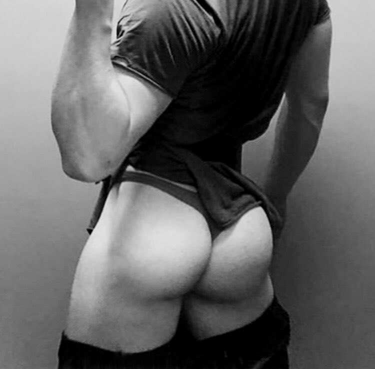 MadridTwunk's tweet photo. ¿Qué harías si me ves así en el vestuario del gym? https://t.co/E9IXmoRU0C