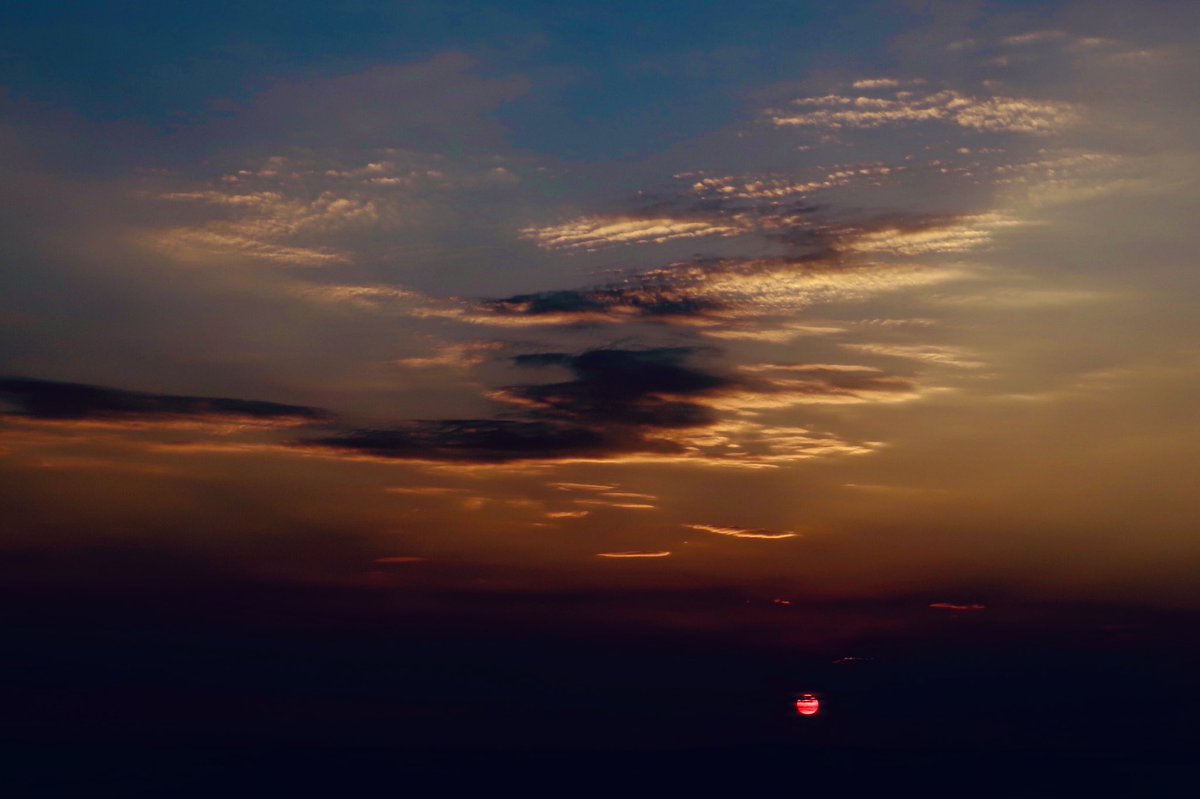 FlatlanderHank's tweet photo. @stuartmilliner1 @CTVdavidspence @weathernetwork @TiffanyGlobal #SmokeEnhanced #Sunset seen from near the Saskatchewan border, near Empress Alberta last night https://t.co/UTrx4Xa2BB
