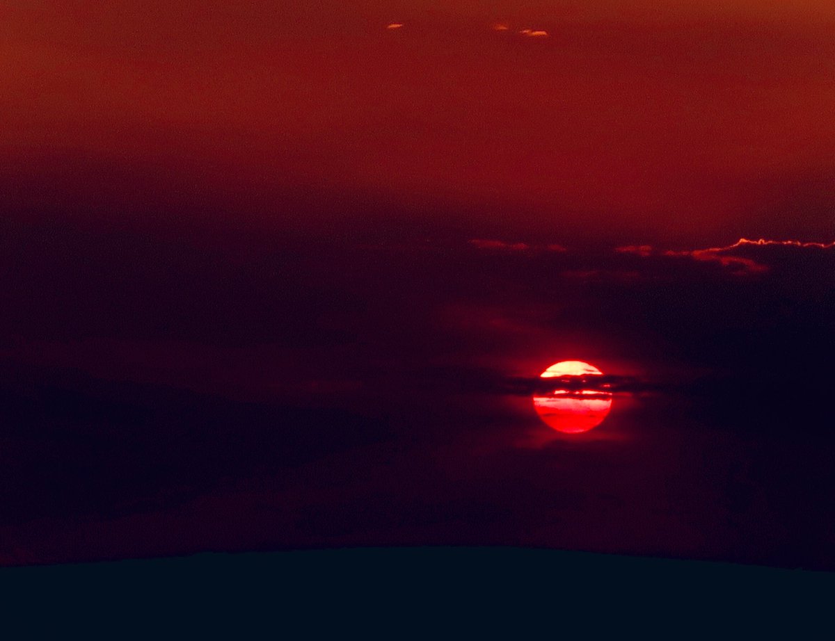 FlatlanderHank's tweet photo. @stuartmilliner1 @CTVdavidspence @weathernetwork @TiffanyGlobal #SmokeEnhanced #Sunset seen from near the Saskatchewan border, near Empress Alberta last night https://t.co/UTrx4Xa2BB