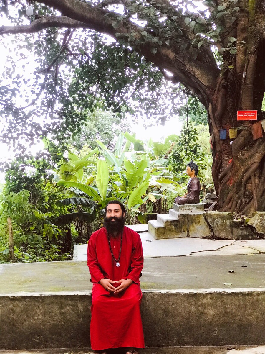 swamisubaschdr's tweet photo. Every person is beautiful, you just have to love the person and the beauty starts flowing. 
~Osho
#osho #oshoquotes #swamisubashchandra #monklife #beautiful #happylife #mylife #spirituality https://t.co/u7XrBt1bkx