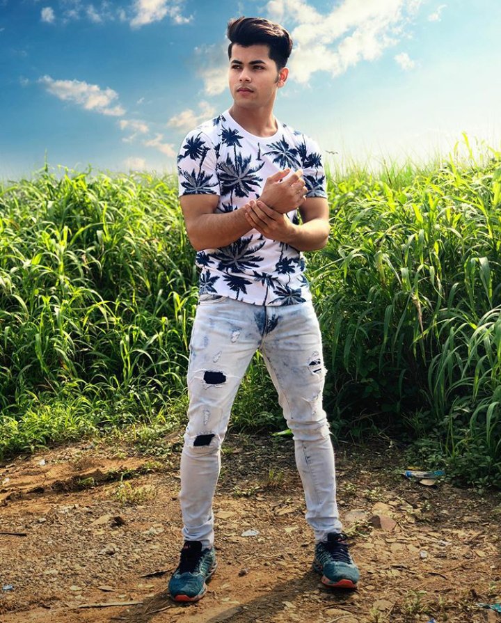 jannatnigam's tweet photo. Sab kuch mere liye tere baad hai
Sau baaton ki ik baat hai
Main na jaunga kabhi tujhe chhod ke
Yeh jaan le🤍🎶🌎
#siddharthnigam #keepsupporting #dashinglooks #swag_n_style #attitude #whiteootd #love #forever #yours #mine #trust #loyalty #song #hope #believe #live #lit https://t.co/ssWNCeKz6s