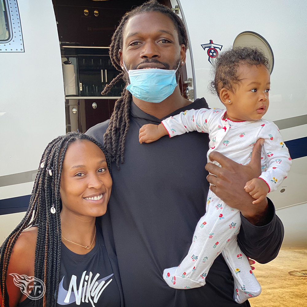 Titans's tweet photo. Bringing the family to Nashville. 💙 https://t.co/SjqybzMW3c