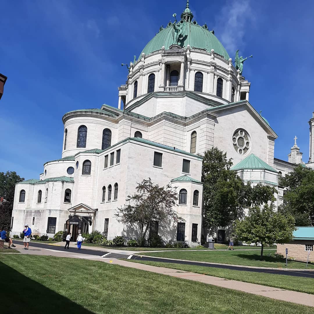 CCCarole_716's tweet photo. It's a beautiful day for a #chickendinner! #penniestoheaven @OLVCharities #basilica #fosteringmiracles @MastersBBQComp https://t.co/bOaHKFRqJa