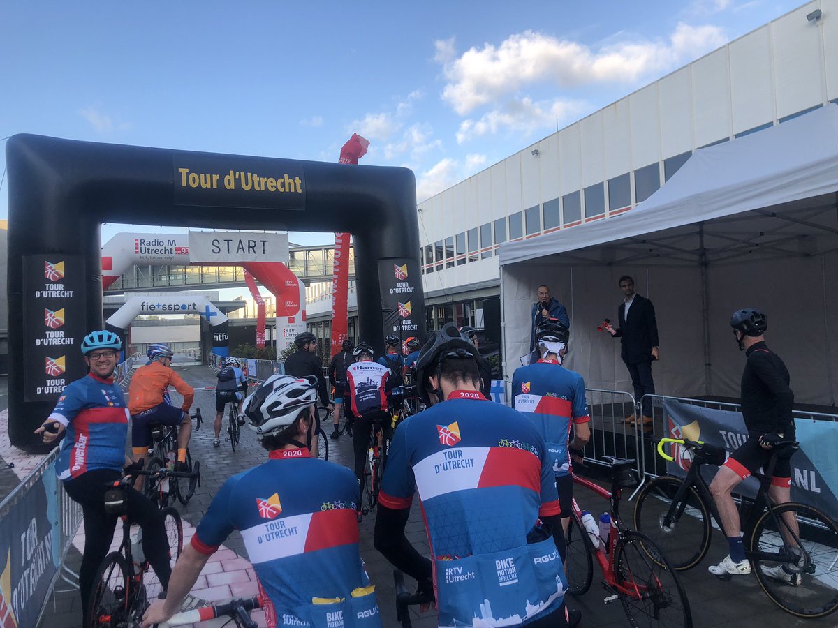 Corjansen's tweet photo. Topdag #tourdutrecht @jaarbeurs prachtige start&amp;finish locatie.Heerlijk om het start signaal afgegeven door @MaartenOoijen te horen,met speaker @JohandeBoer en zelf weer een heerlijke toertocht te kunnen fietsen met oa @Hermannus @BPU_Utrecht top georganiseerd door #centralevents https://t.co/PGmGphusIj