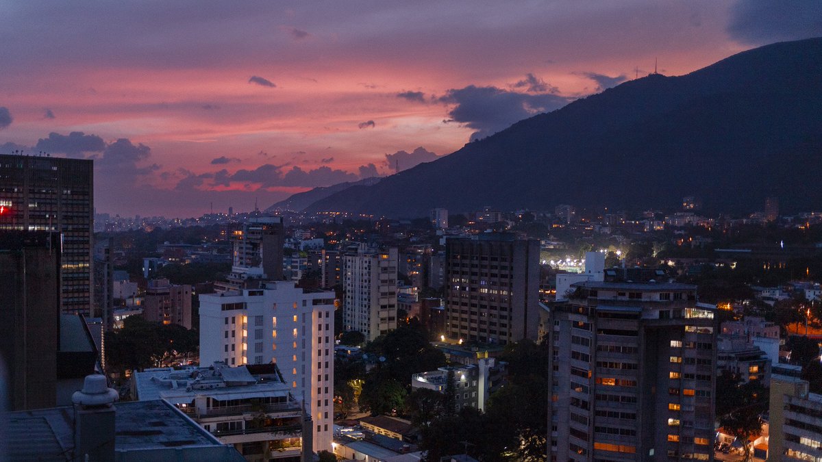 edul3on's tweet photo. Quizás la verdadera Caracas fueron los amigos que hicimos en el camino. https://t.co/Qjg1I3DY06