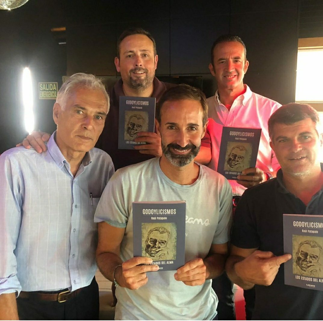 UCAMMurcia's tweet photo. 📙 | Libro Solidario |

El médico del @UCAMMurcia, Santiago Godoy, ha publicado su libro "GODOYLICISMOS", donde todos los fondos recaudados irán destinados a @_CARITAS. 

Podéis adquirirlo aquí 👇
➡️ https://t.co/amIZvIBD7k https://t.co/7CiitvfK45