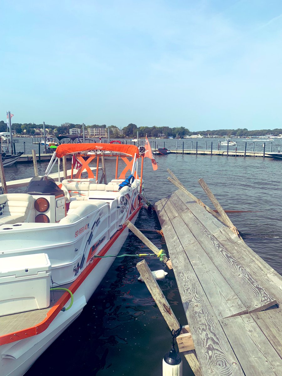 allison_vincent's tweet photo. If this is your boat tied to the dock at Bracco in Boji...you probably want to get out of bed😅🤦🏽‍♀️ https://t.co/oja64rhLwp