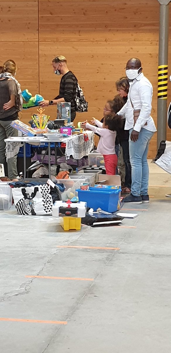 Titah13215306's tweet photo. Quel bonheur d'#échanger avec les dijonnaises et les dijonnais au vide grenier cet après-midi à la Minoterie #Dijon
#echanges #constructives https://t.co/KtuSNpMWxB