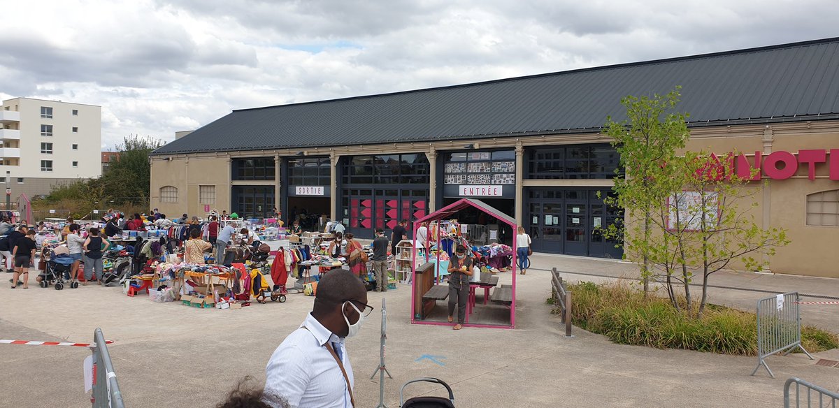 Titah13215306's tweet photo. Quel bonheur d'#échanger avec les dijonnaises et les dijonnais au vide grenier cet après-midi à la Minoterie #Dijon
#echanges #constructives https://t.co/KtuSNpMWxB
